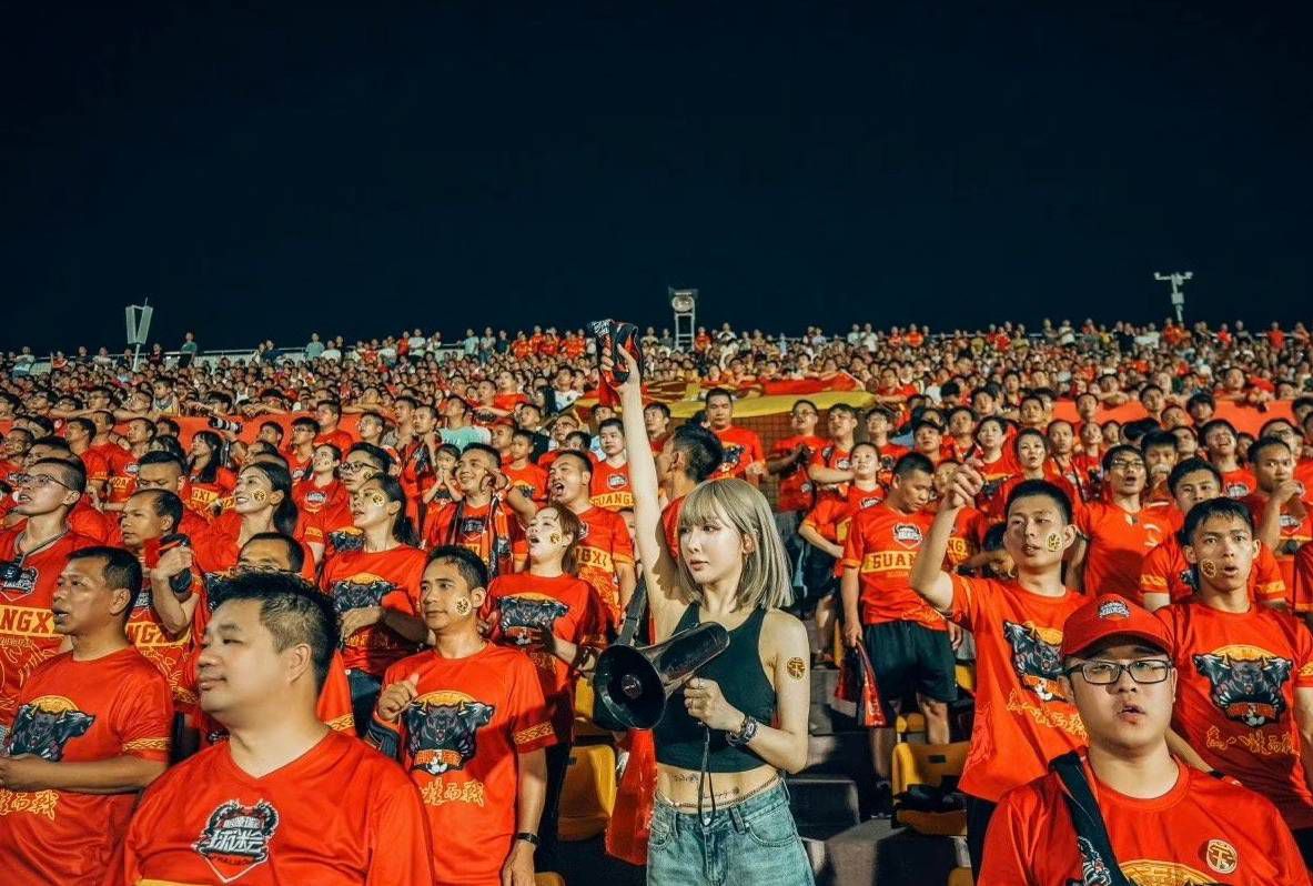 这点不但合用航拍年夜全景镜头，也合用近景甚至特写镜头。